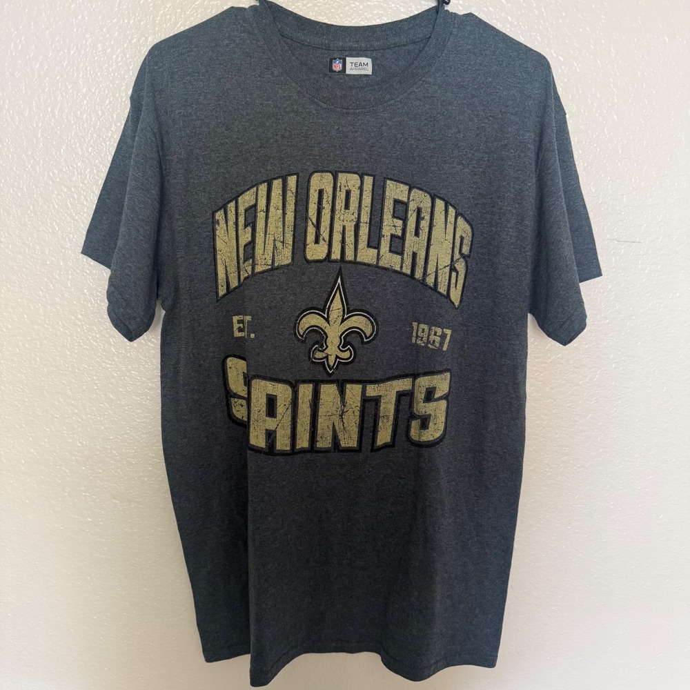 New Orleans Saints NFL Team Apparel Distressed Graphic T-Shirt Men's Size Medium